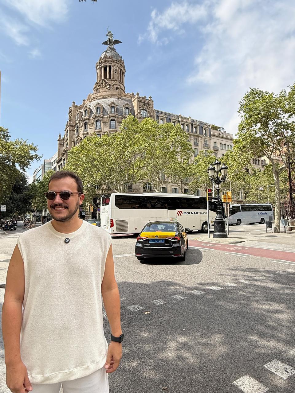 Gabriel no Passeig de Gràcia, em Barcelona